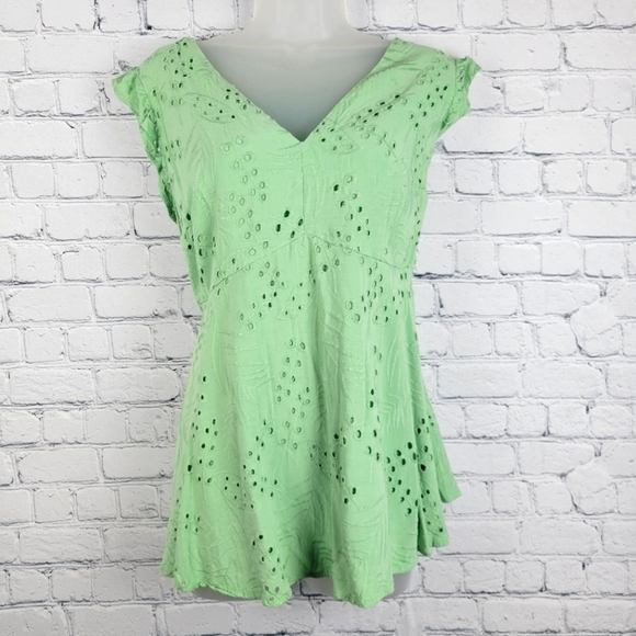 Torrid Size 1 Green Eyelet Top - Picture 1 of 7